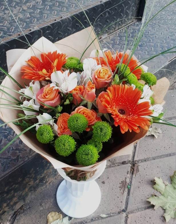 Букет цветов из: Герберы, Хризантемы, Альстромерии и Розы в Чудово