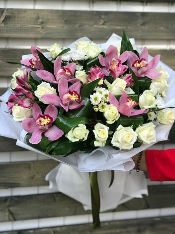 Букет цветов из: Розы и Хризантемы в Чудово