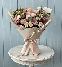 Букет цветов из:  Розы и Лизиантусы в Чудово