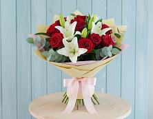 Букет цветов из:  Лилии и Розы в Чудово
