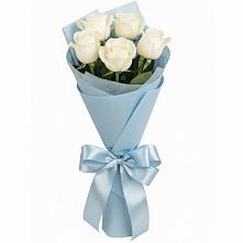 Букет 5 Белых роз Проуд в Чудово