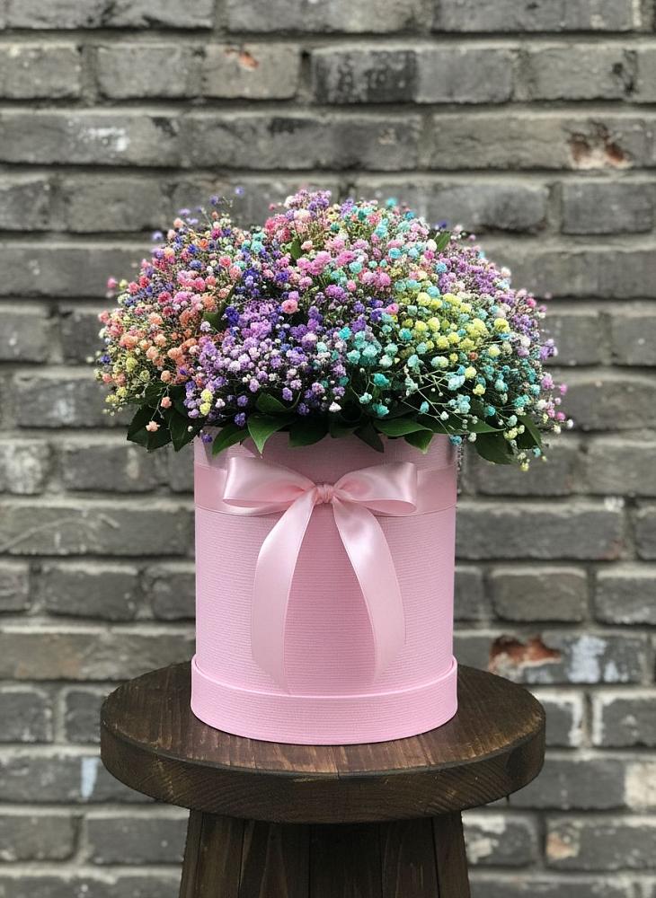 Цветочная композиция из Гипсофила и Розы в шляпной коробке в Чудово