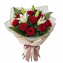Букет цветов из:  Лилии и Розы в Чудово