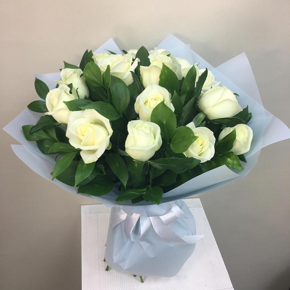 Букет 15 Белых роз Проуд в Чудово