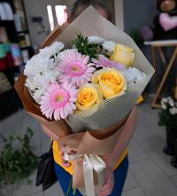 Букет цветов из:  Герберы, Розы и Хризантемы в Чудово