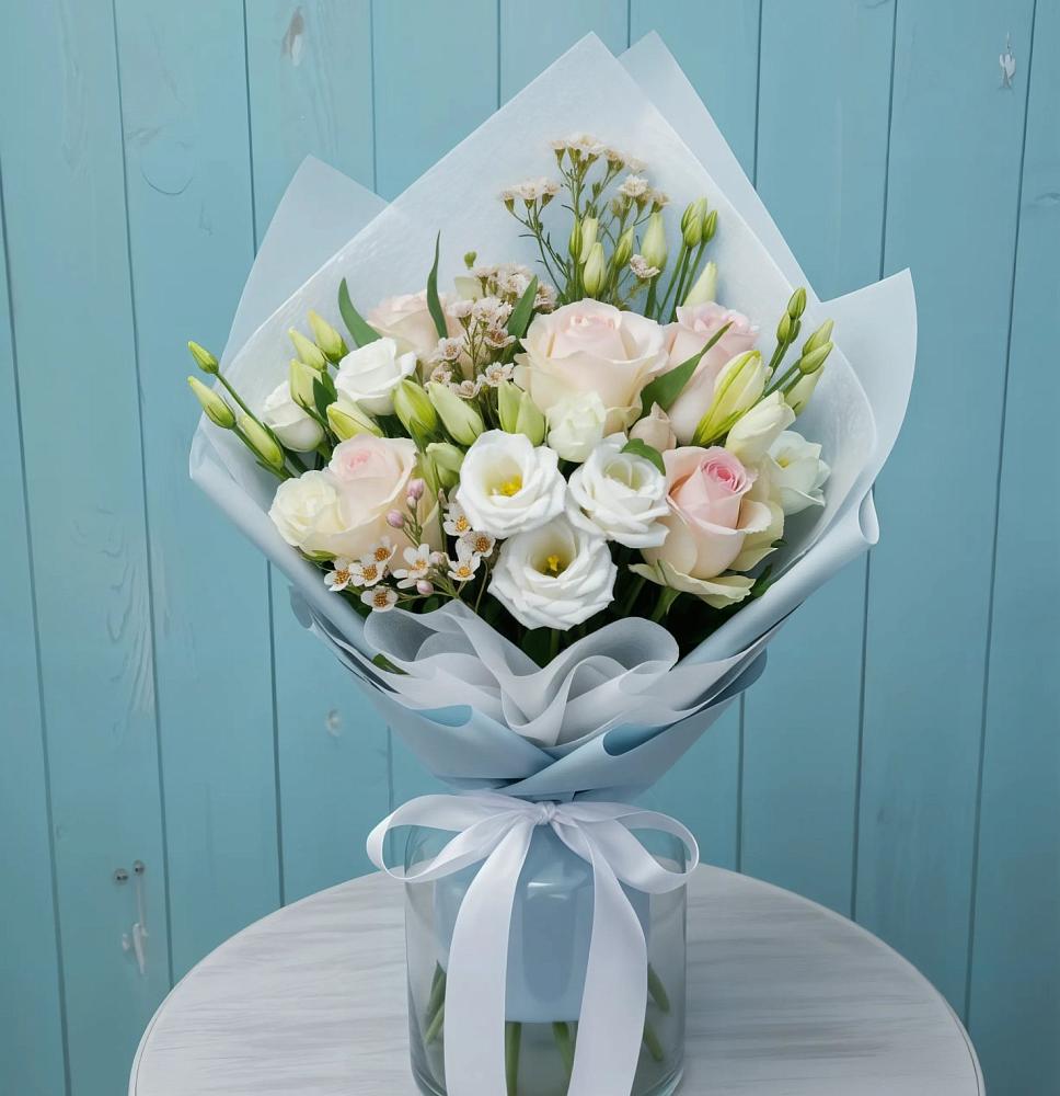 Букет цветов из: Розы и Лизиантусы в Чудово