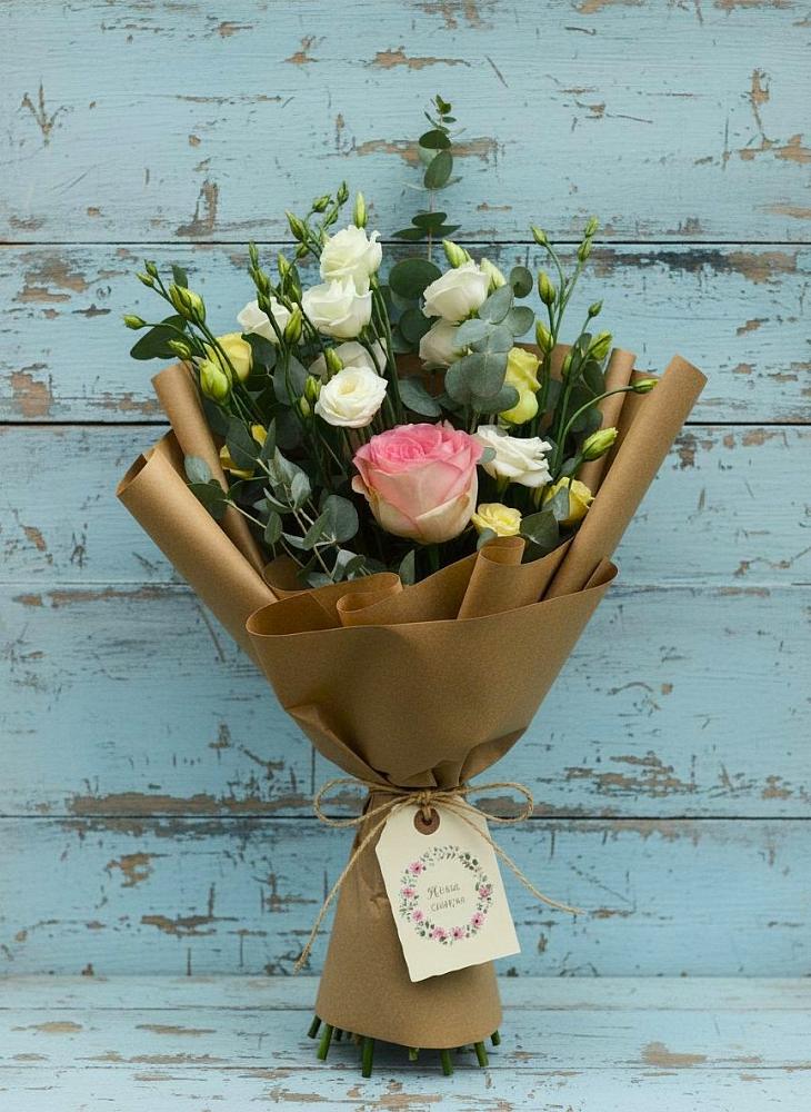 Букет цветов из: Розы и Лизиантусы в Чудово