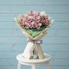 Букет цветов из:  Орхидеи и Розы в Чудово