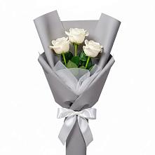 Букет 3 белые розы в Чудово