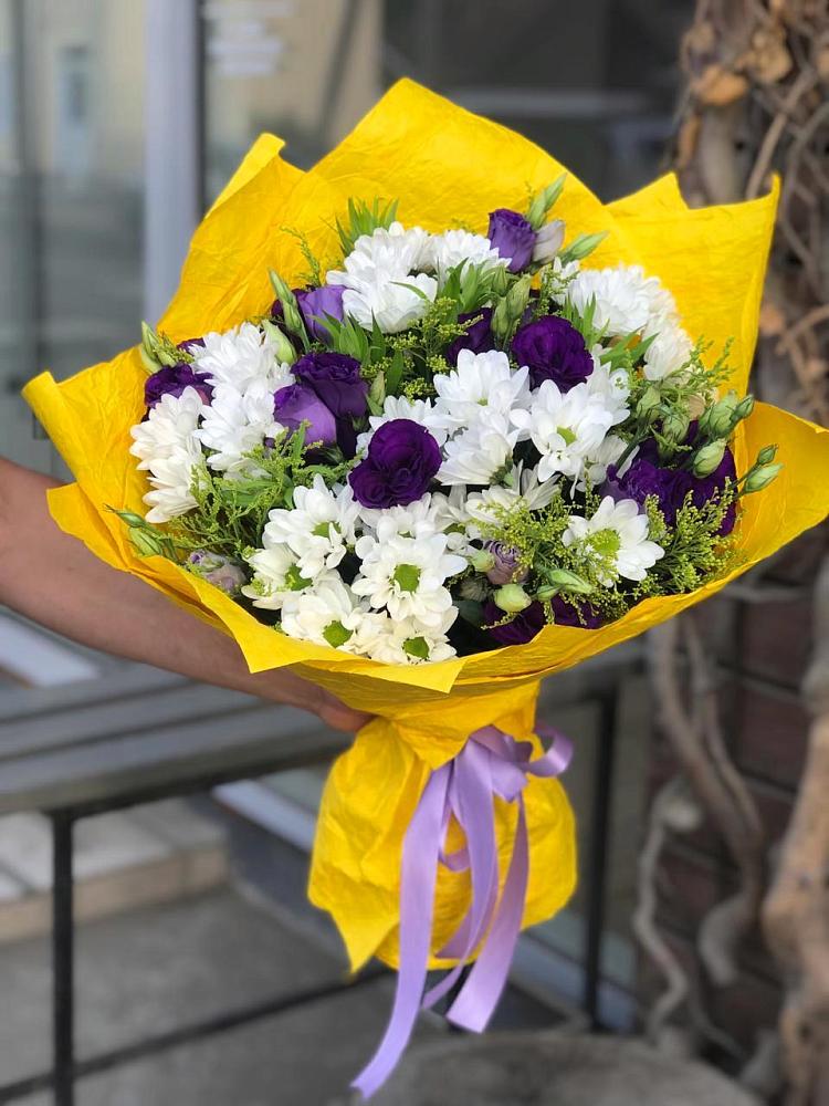 Букет цветов из: Ирисы, Хризантемы и Ромашки в Чудово