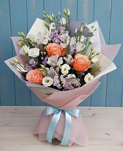 Букет цветов из:  Лизиантусы, Розы, Альстромерии и Гипсофила в Чудово
