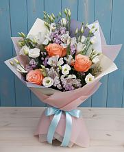 Букет цветов из:  Лизиантусы, Розы, Альстромерии и Гипсофила в Чудово