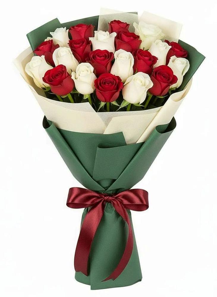 Букет Микс из красных и белых роз в Чудово