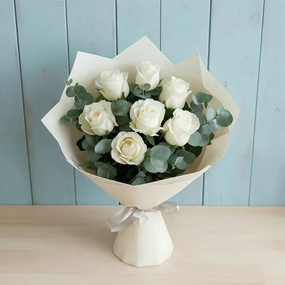 Букет Белые розы в Эвкалипте в Чудово