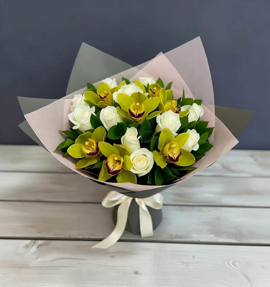 Букет цветов из: Орхидеи и Розы в Чудово