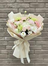 Букет цветов из:  Гвоздики, Розы, Лизиантусы и Хризантемы #REPLACE_PRED# Чудово