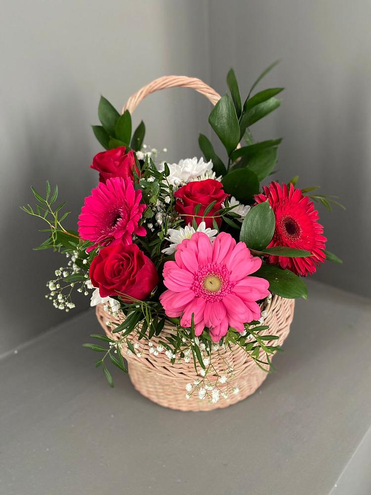 Цветочная композиция из Розы, Хризантемы и Герберы в корзине в Чудово