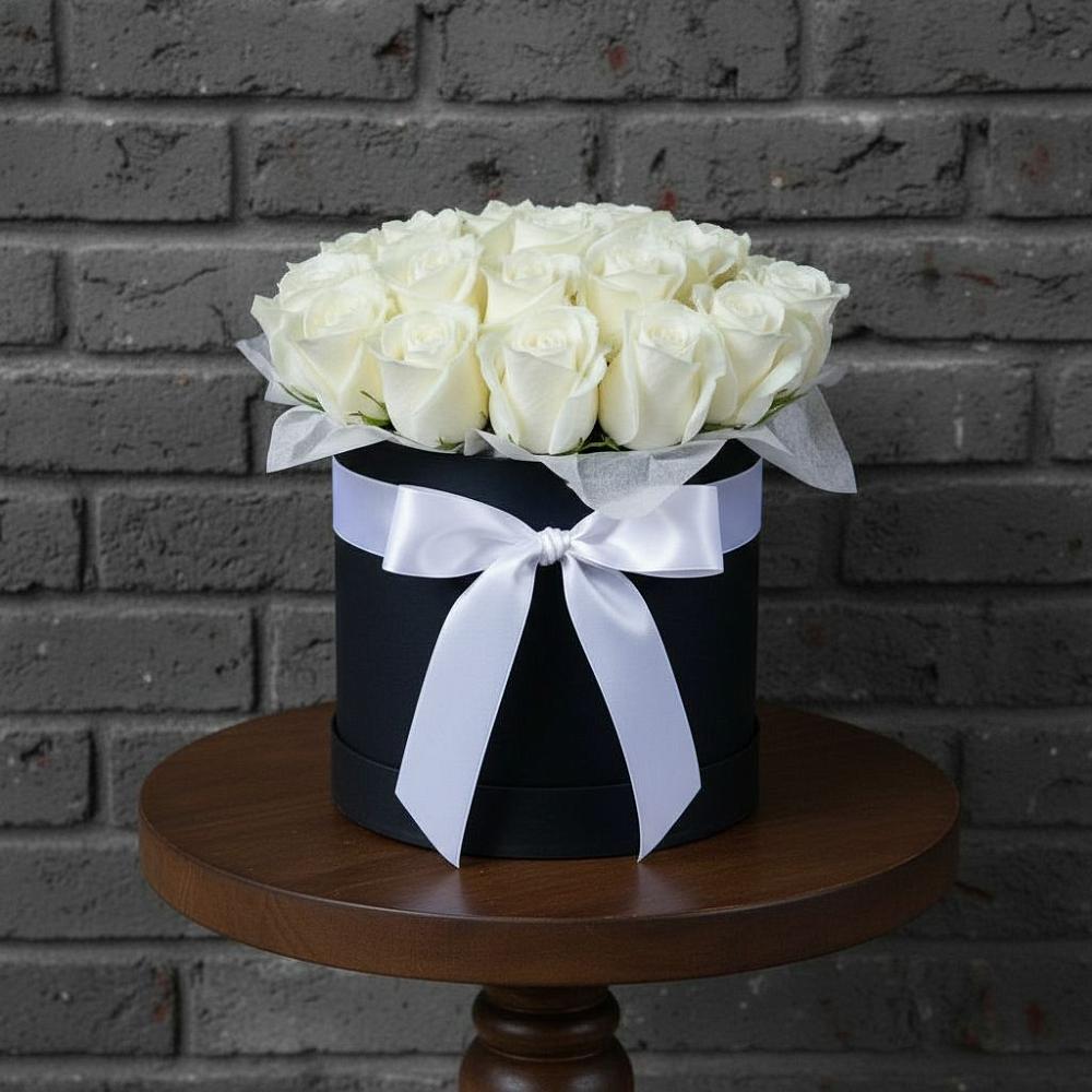 Цветочная композиция из Розы в шляпной коробке в Чудово