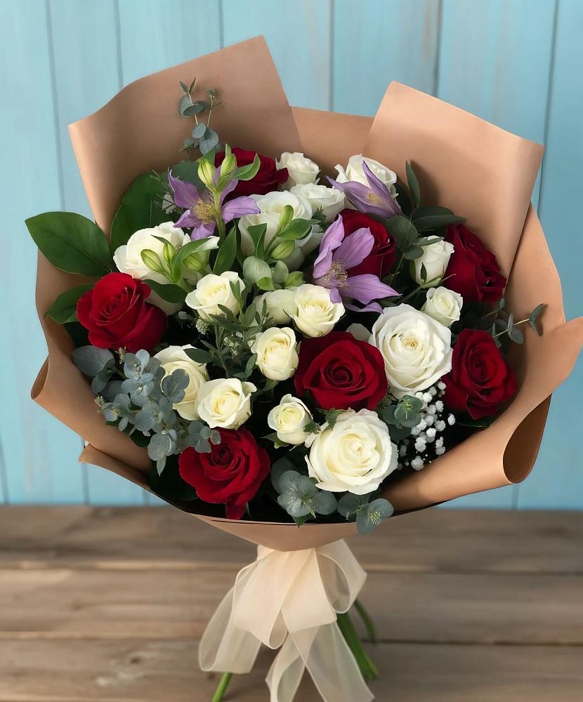 Букет цветов из: Розы и Альстромерии в Чудово