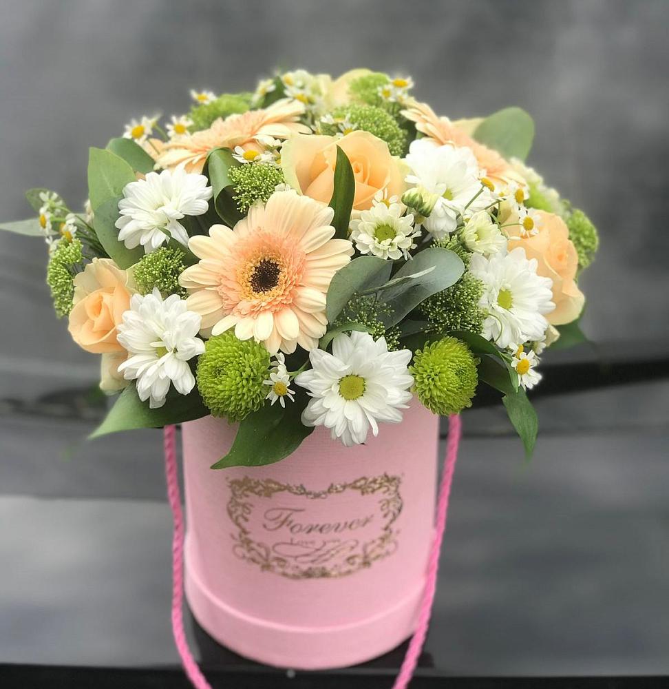 Цветочная композиция из Розы, Герберы и Хризантемы в шляпной коробке в Чудово