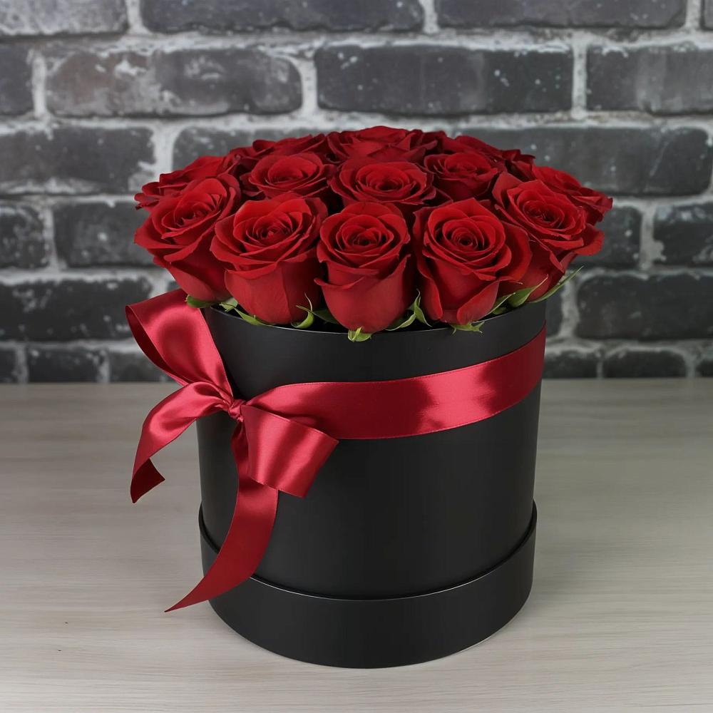 Цветочная композиция из Розы в шляпной коробке в Чудово