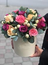 Цветочная композиция из Розы в шляпной коробке в Чудово