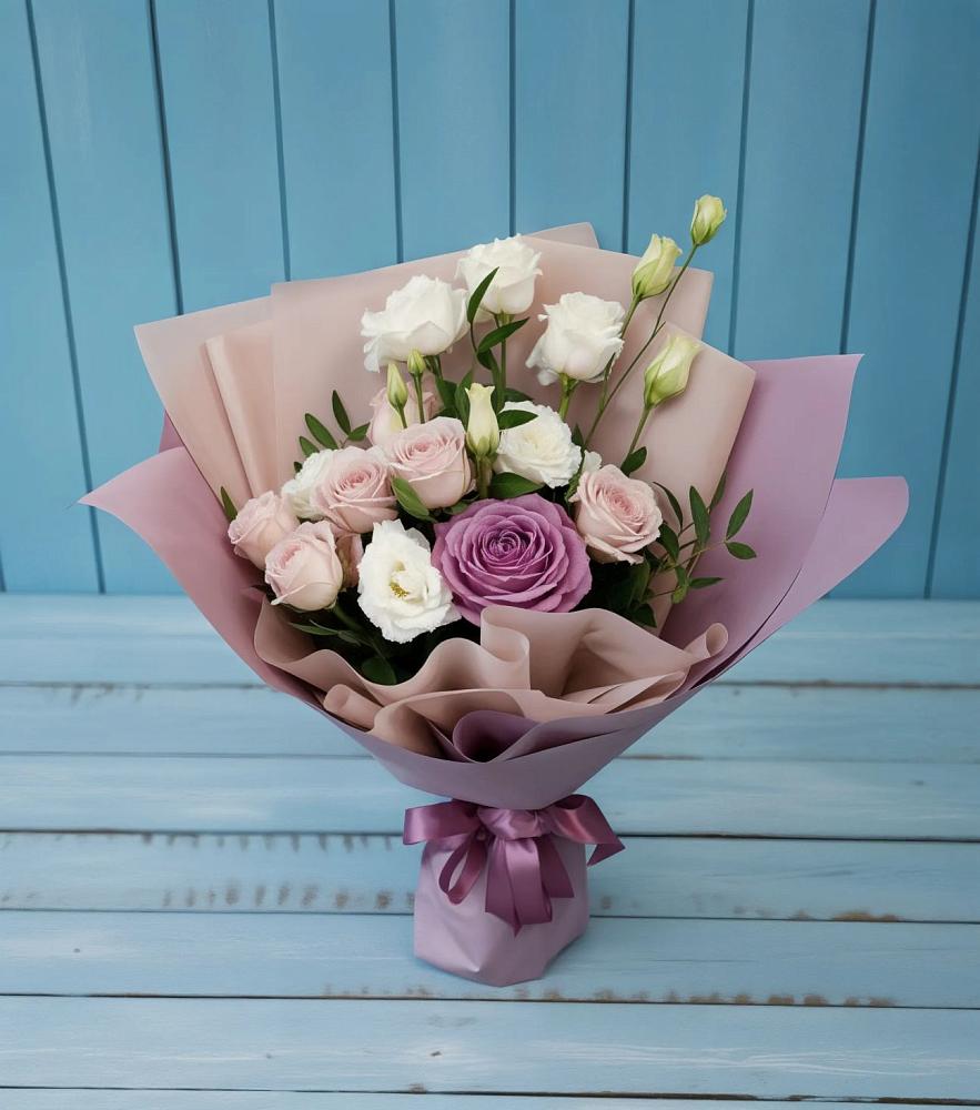 Букет цветов из: Розы и Лизиантусы в Чудово