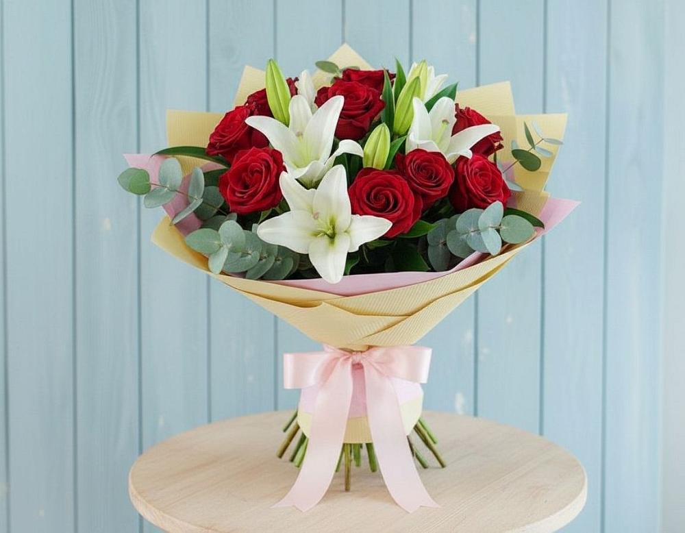 Букет цветов из: Лилии и Розы в Чудово